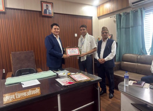 २०८३ साल जेष्ठ महिनाको लागि जिल्ला प्रशासन कार्यालय बर्दियाको स्थानीय प्रशासन शाखामा कार्यरत कम्प्यूटर अपरेटर श्री गंगाराम अधिकारीलाई Employee Of the Month घोषणा