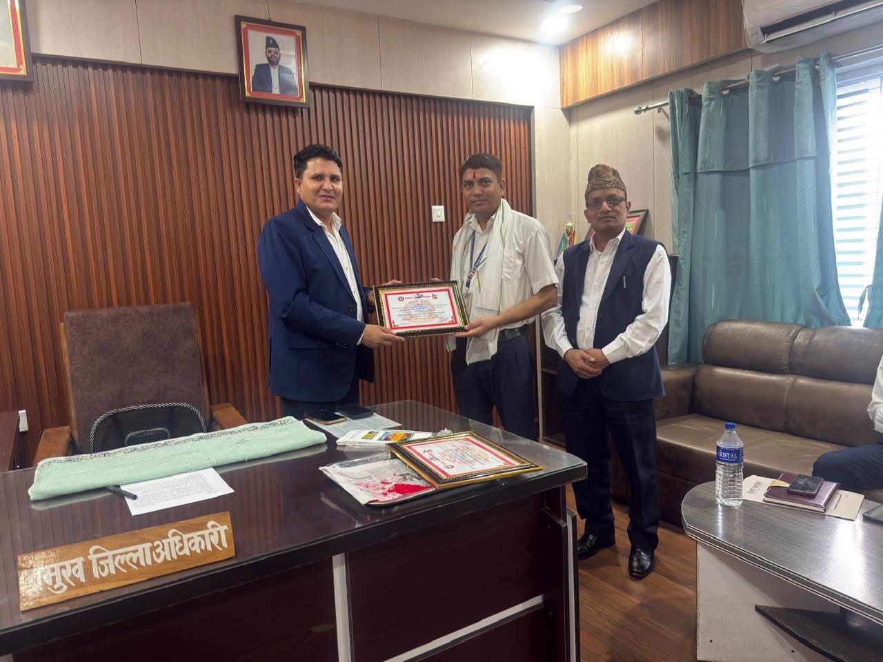 २०८३ साल जेष्ठ महिनाको लागि जिल्ला प्रशासन कार्यालय बर्दियाको स्थानीय प्रशासन शाखामा कार्यरत कम्प्यूटर अपरेटर श्री गंगाराम अधिकारीलाई Employee Of the Month घोषणा